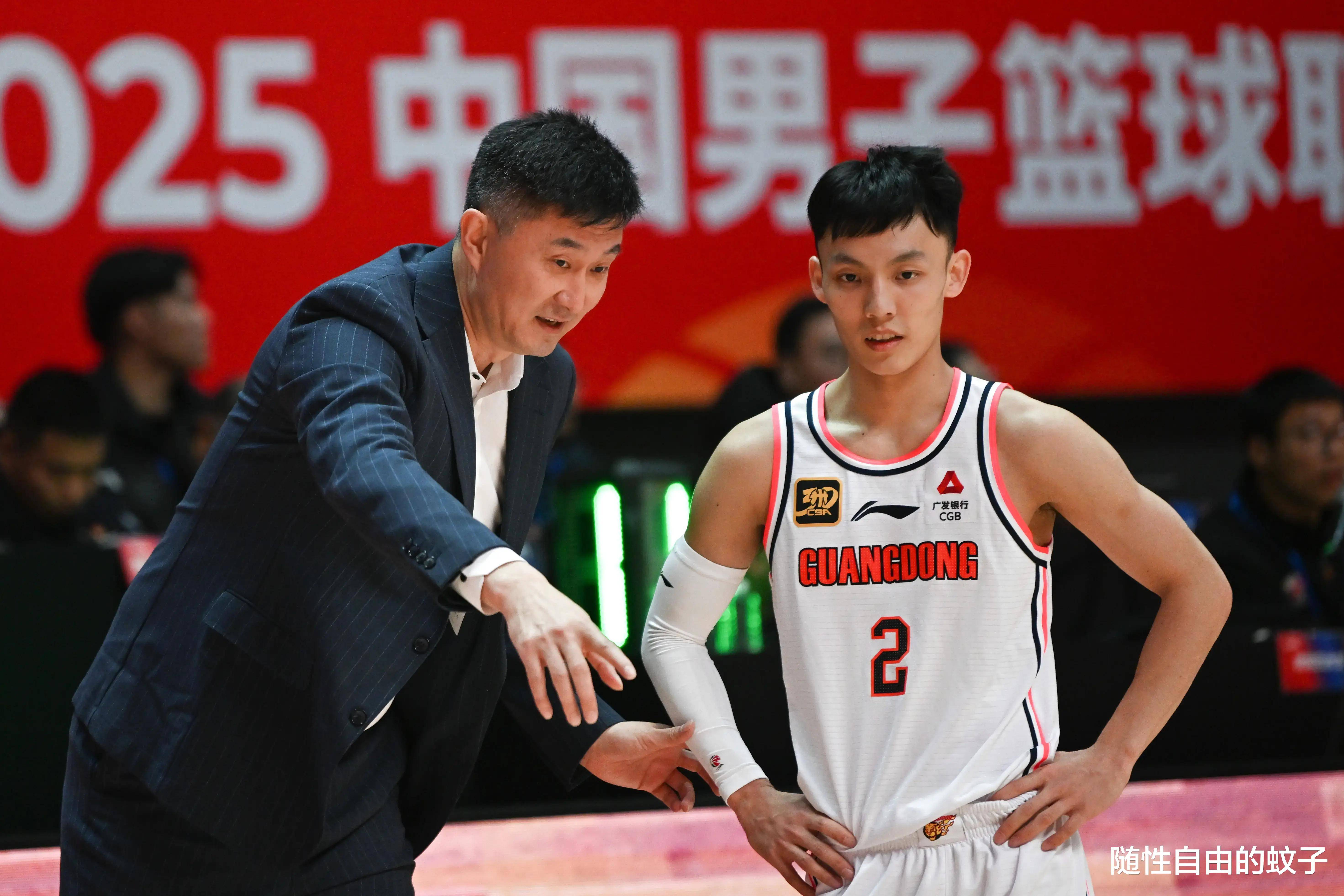 包含华南男篮主场告捷，球员表现超预期的词条