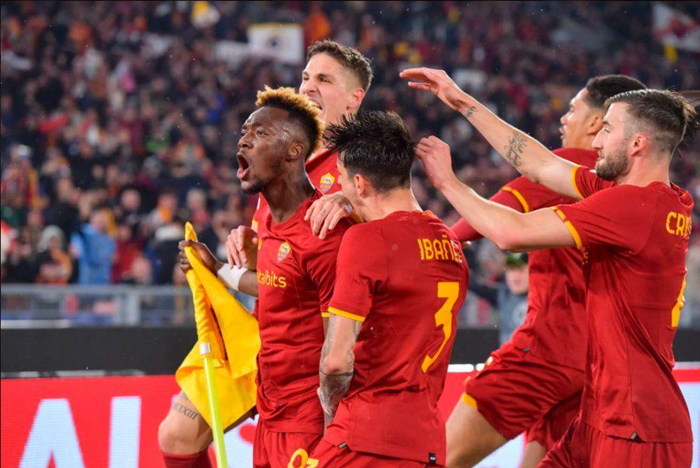 爱游戏登录-佛罗伦萨连胜止步，争议判罚引发热议的简单介绍