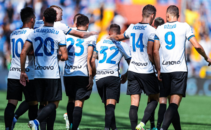 罗马客场战胜AC米兰，反超积分榜的简单介绍