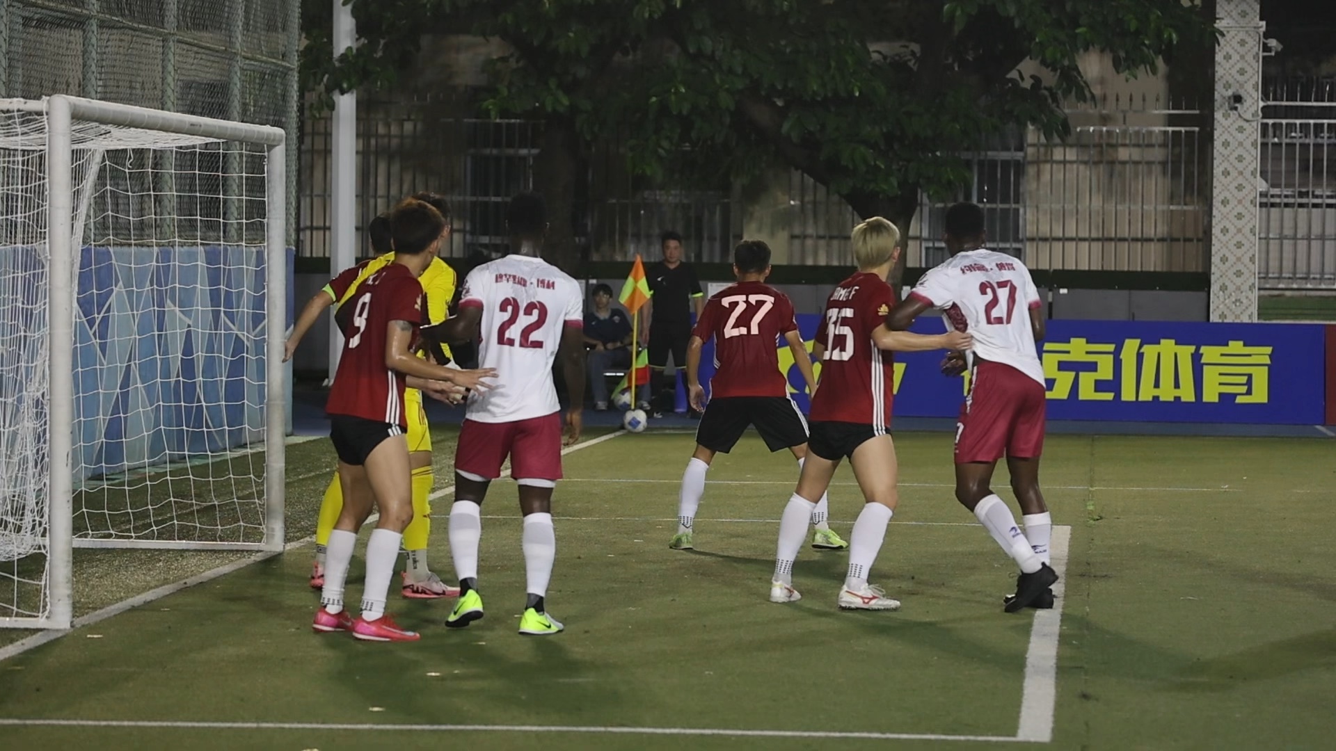 罚球命中球门,球员奉献致胜关键球的简单介绍