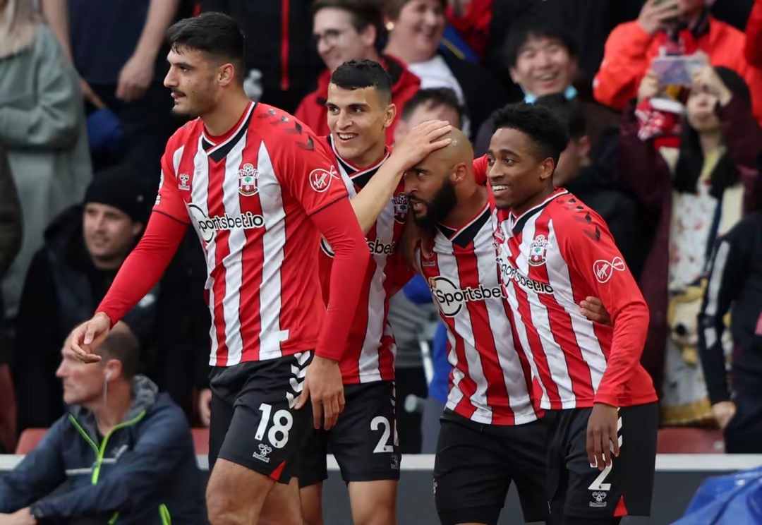 爱游戏官方入口-南安普顿客场战平利物浦，保级形势稳定！