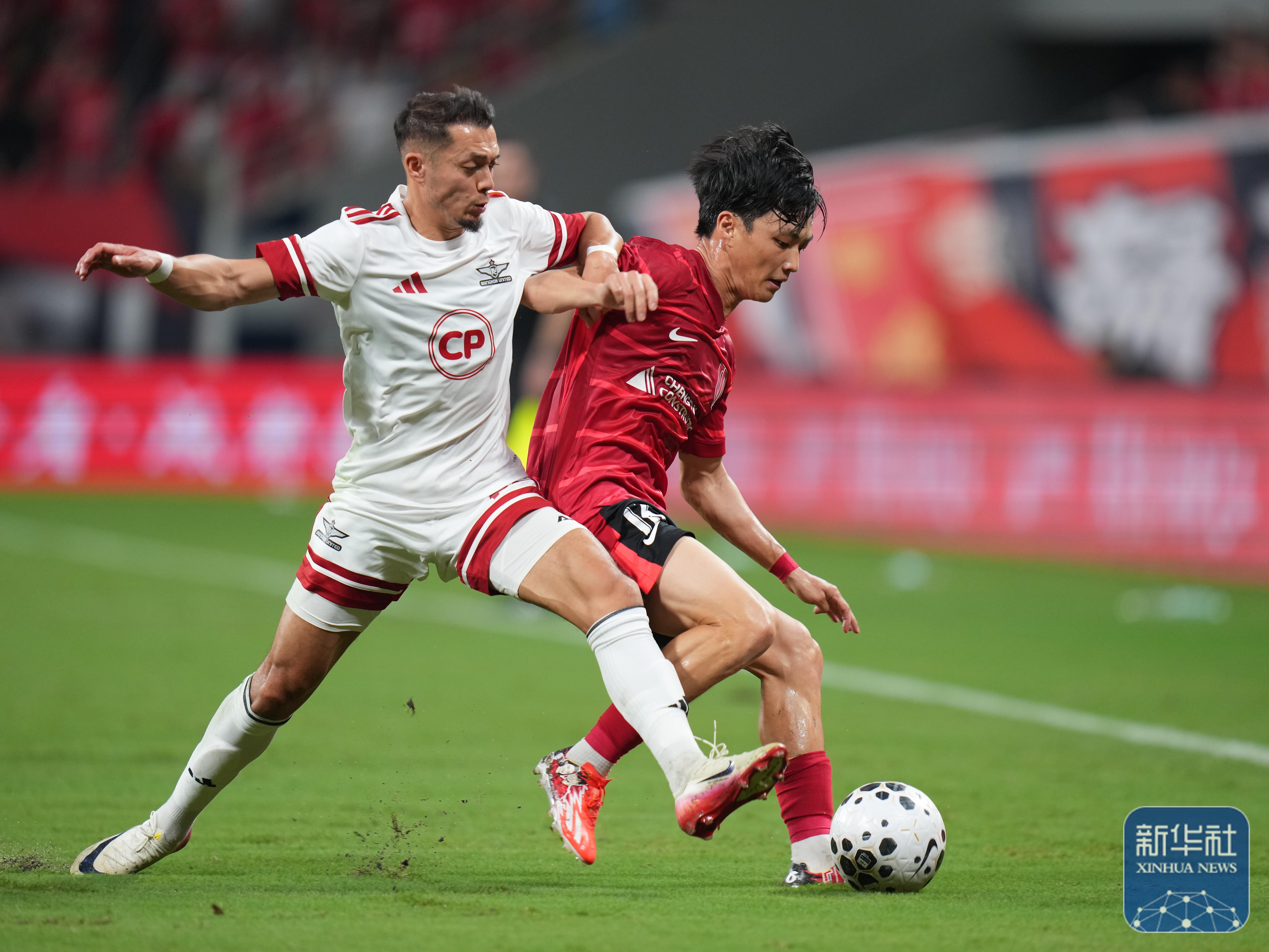 队员在最新比赛中取得令人瞩目的胜利