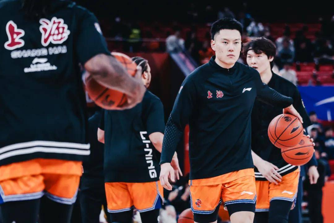 关于上海男篮再胜一仗，继续领跑的信息